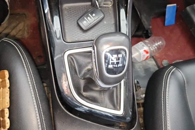 Used Land X2 2017 1.6L Manual Sharp Edition Gear Lever
