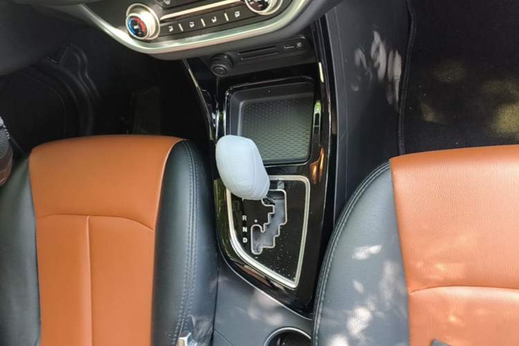 Used Land X2 2017 1.6L Automatic Jingrui Edition Gear Lever