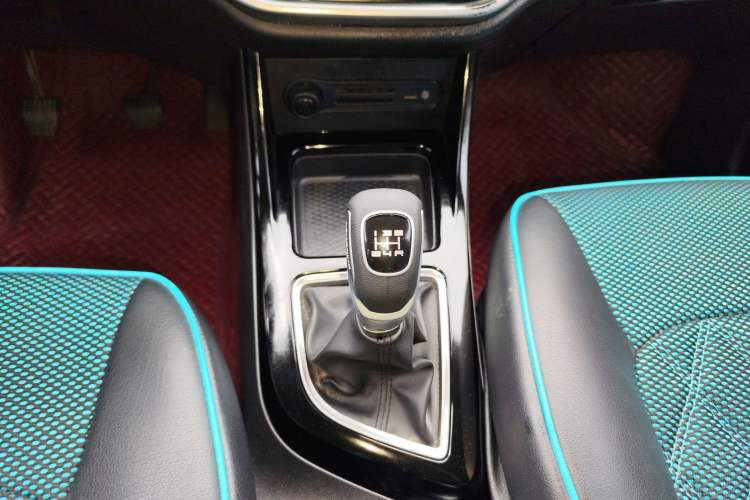 Used Land X2 2017 1.6L Manual Sharp Edition Gear Lever