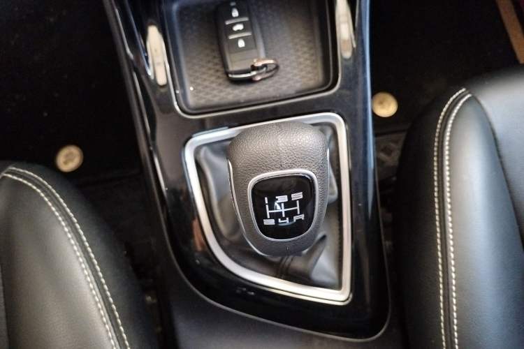 Used Land X2 2017 1.6L Manual Sharp Edition Gear Lever