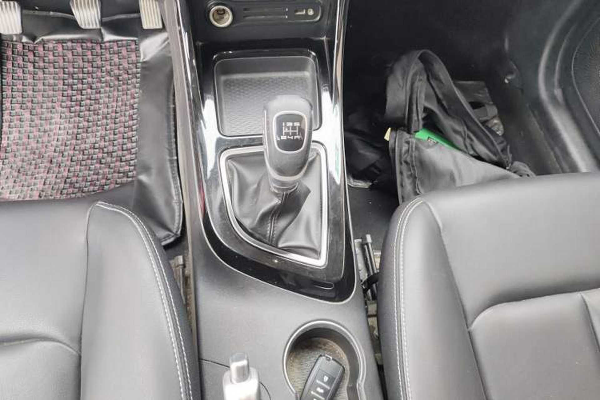 Used Land X2 2017 1.6L Manual Sharp Edition Gear Lever