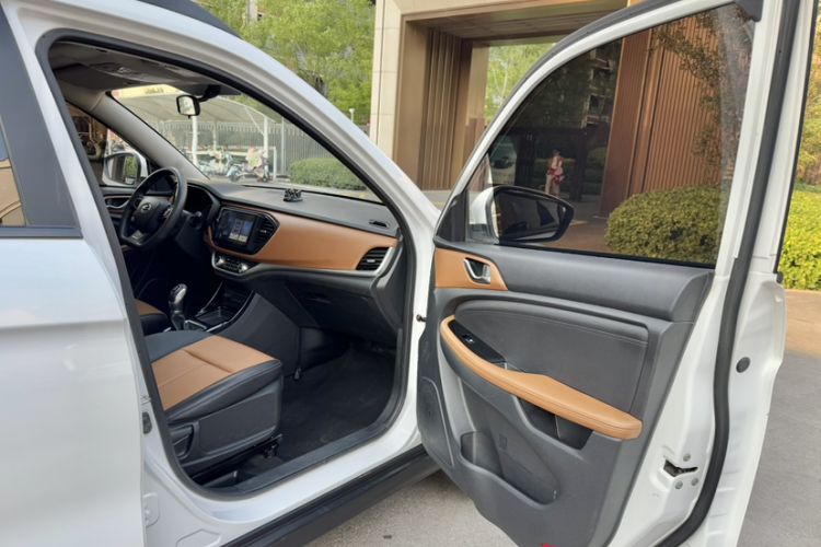 Used Land X2 2017 1.6L Manual Jingrui Edition Interior 13