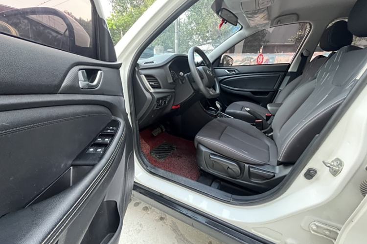 Used Land X2 2017 1.6L Automatic Jingrui Edition Interior 2