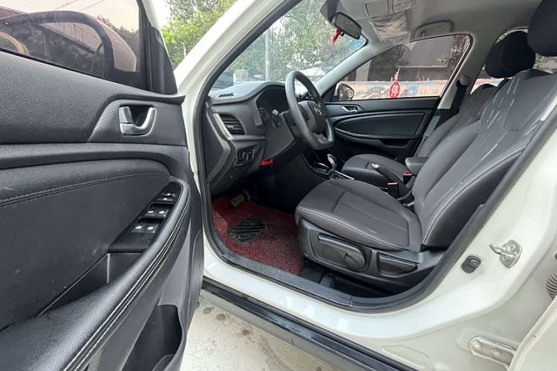 Used Land X2 2017 1.6L Automatic Jingrui Edition Interior 2