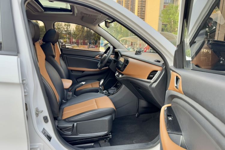 Used Land X2 2017 1.6L Manual Jingrui Edition Interior 2