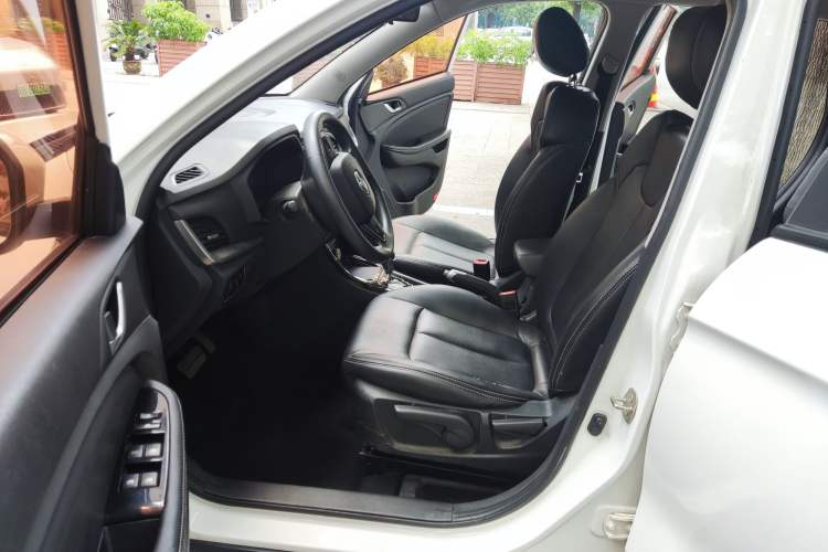 Used Land X2 2017 1.6L Automatic Elite Edition Left Front Seat