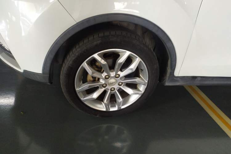 Used Land X2 2017 1.6L Manual Sharp Edition Left Front Wheel Hub