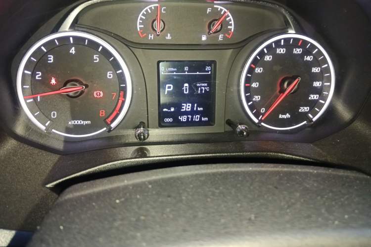 Used Land X2 2017 1.6L Automatic Platinum Edition Odometer Close Up