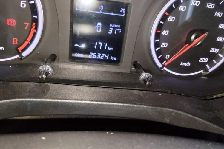Used Land X2 2017 1.6L Manual Jingrui Edition Odometer Close Up