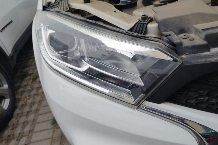 Used Land X2 2017 1.6L Manual Platinum Edition Right Front Headlight
