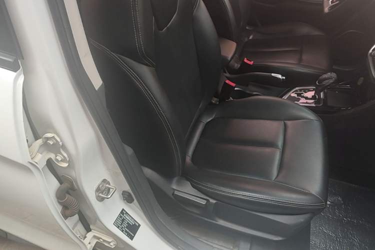 Used Land X2 2017 1.6L Automatic Elite Edition Right Front Seat