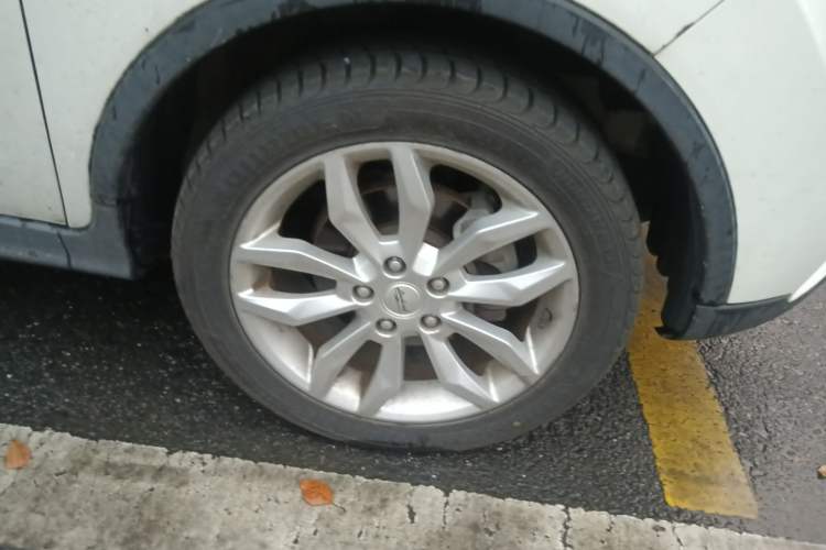 Used Land X2 2017 1.6L Automatic Platinum Edition Right Front Wheel Hub
