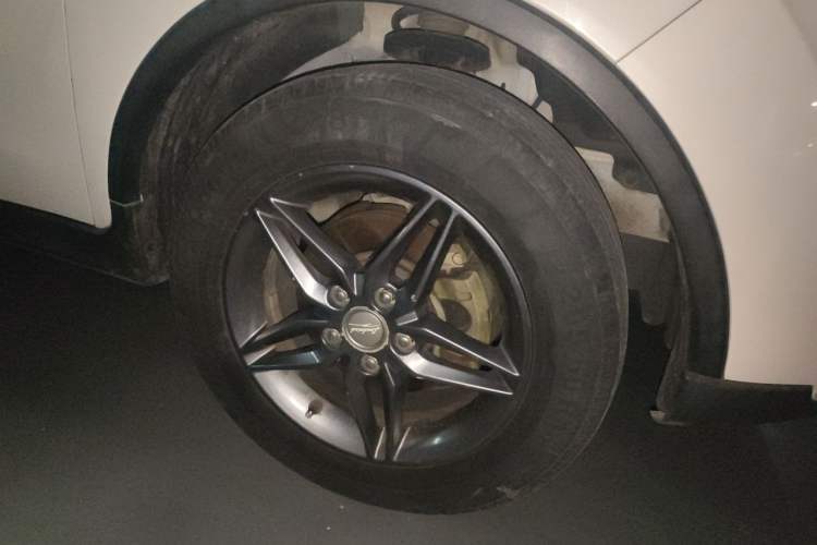 Used Land X2 2017 1.6L Manual Elite Edition Right Front Wheel Hub