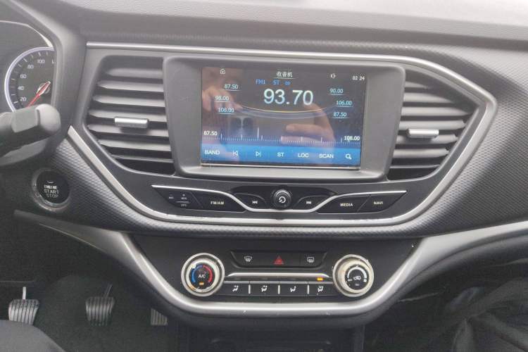 Used Land X2 2017 1.6L Manual Jingrui Edition Audio And AC Panel