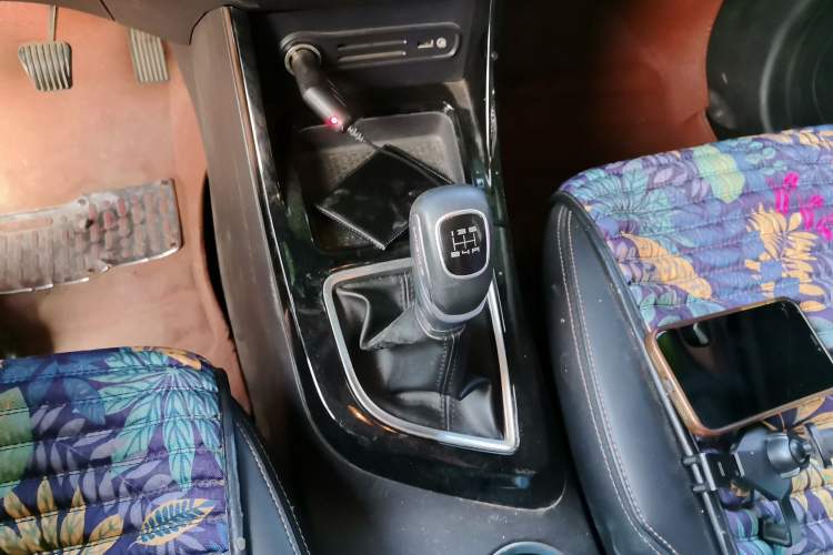Used Land X2 2017 1.6L Manual Sharp Edition Gear Lever