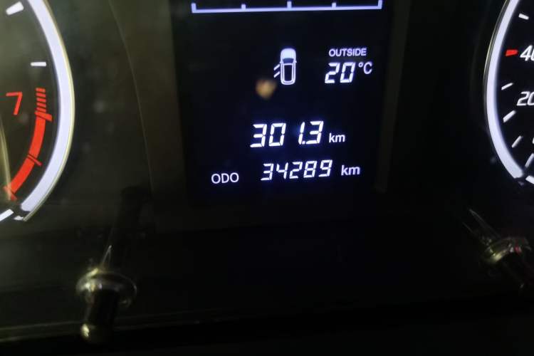 Used Land X2 2017 1.6L Manual Jingrui Edition Odometer Close Up