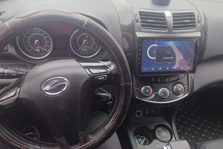 Used Land X5 2014 2.0T Automatic Innovation Edition Interior 3