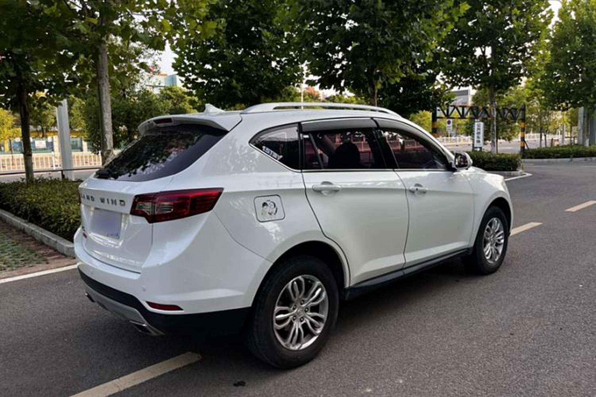 Used Land X5 2016 Plus 1.5T Manual Enjoyment Edition Exterior 6