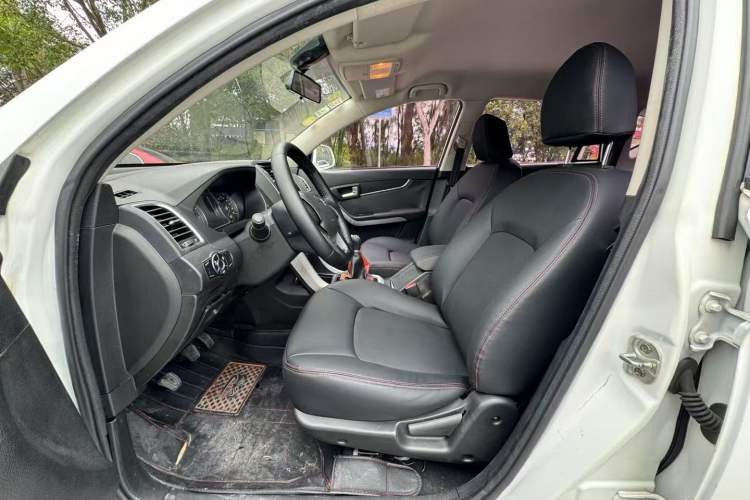 Used Land X5 2016 Plus 1.5T Manual Enjoyment Edition Interior 2