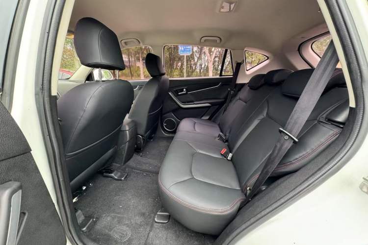 Used Land X5 2016 Plus 1.5T Manual Enjoyment Edition Interior 3