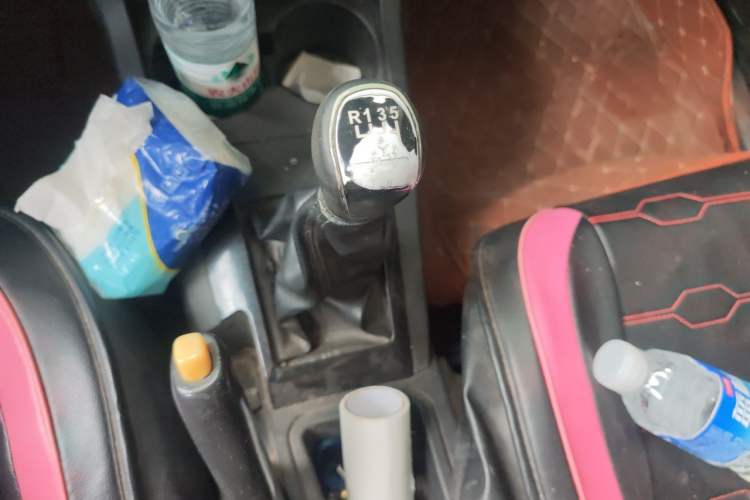 Used Land X5 2013 2.0T Manual Chuanling Edition Gear Lever