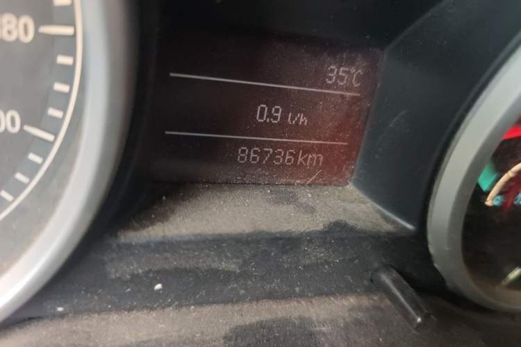 Used Land X5 2013 2.0T Manual Chuanling Edition Odometer Close Up