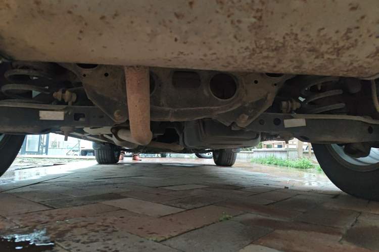 Used Land X5 2013 2.0T Manual Chuanling Edition Chassis Rear
