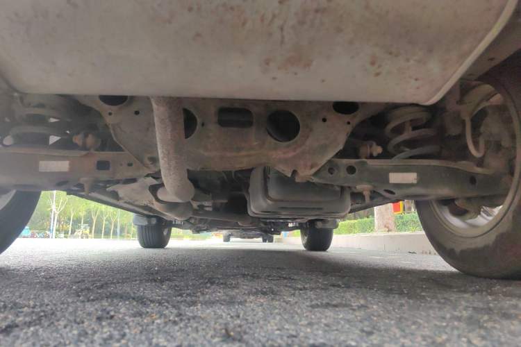 Used Land X5 2013 2.0T Manual Chuanling Edition Chassis Rear