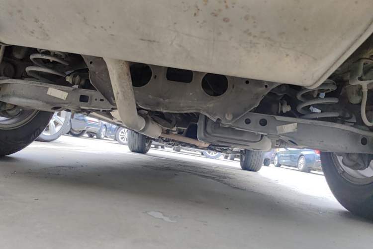 Used Land X5 2013 2.0T Manual Chuanling Edition Chassis Rear