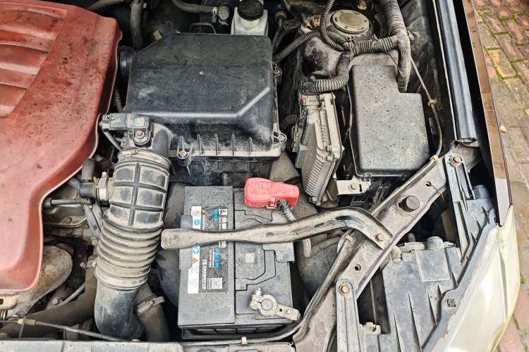Used Land X5 2013 2.0T Manual Enjoyment Edition Engine Bay Left