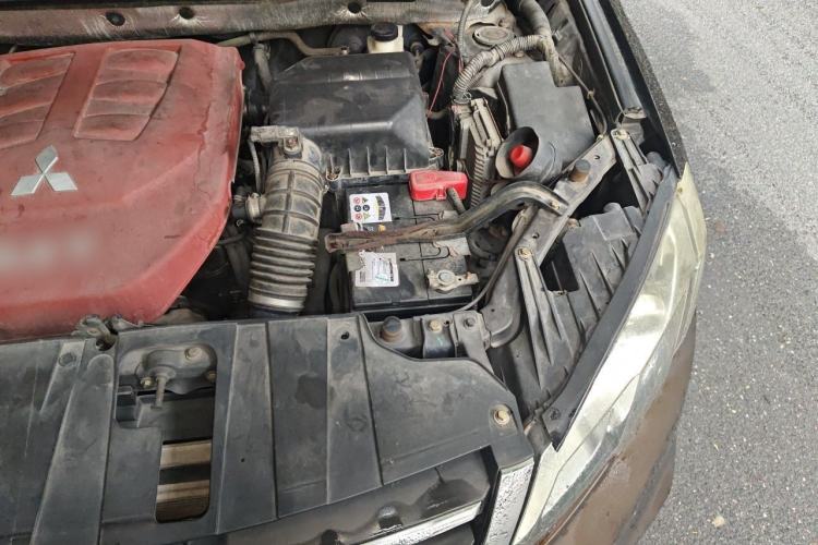 Used Land X5 2013 2.0T Manual Enjoyment Edition Engine Bay Left