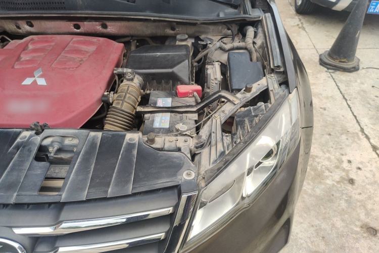 Used Land X5 2013 2.0T Manual Chuanling Edition Engine Bay Left