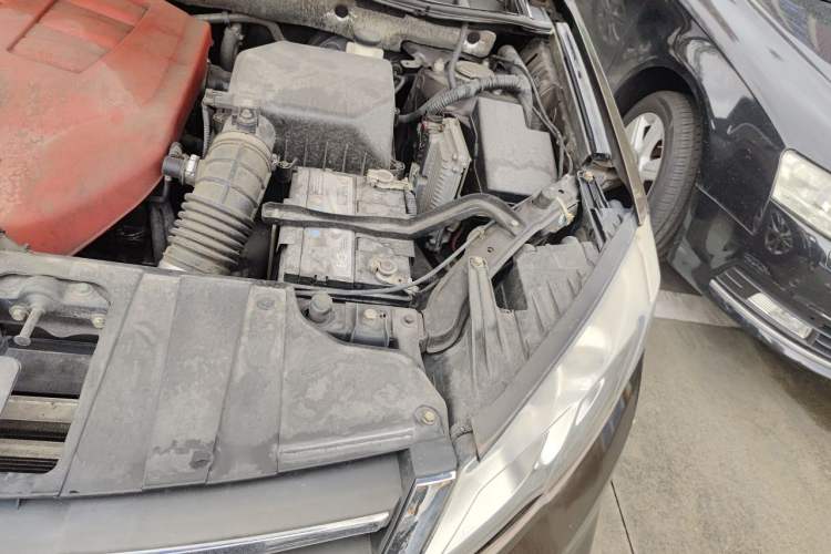 Used Land X5 2013 2.0T Manual Chuanling Edition Engine Bay Left