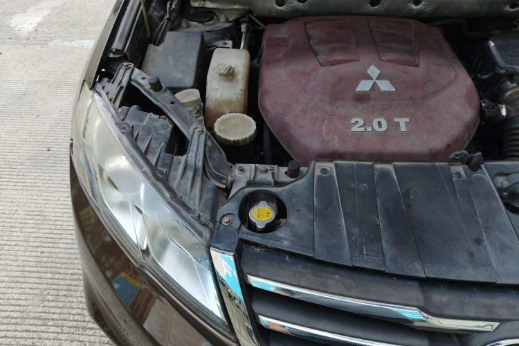Used Land X5 2013 2.0T Manual Chuanling Edition Engine Bay Right