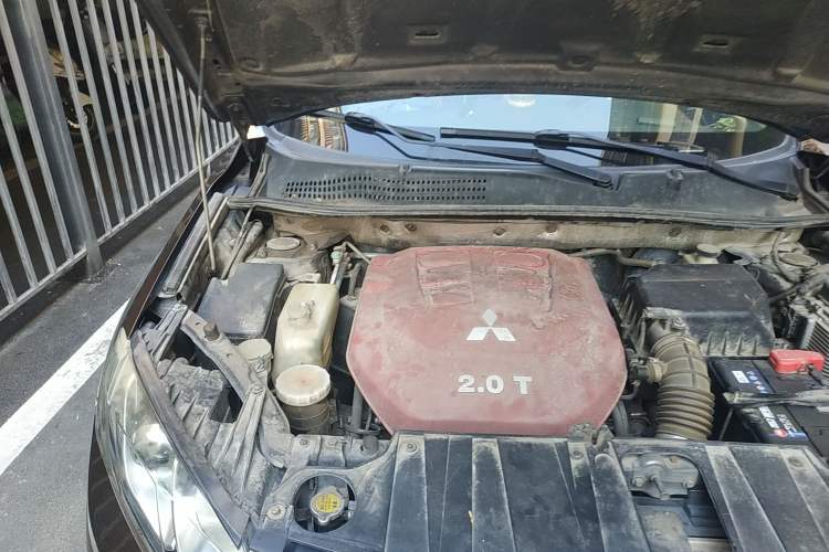 Used Land X5 2013 2.0T Manual Chuanling Edition Engine Bay Right
