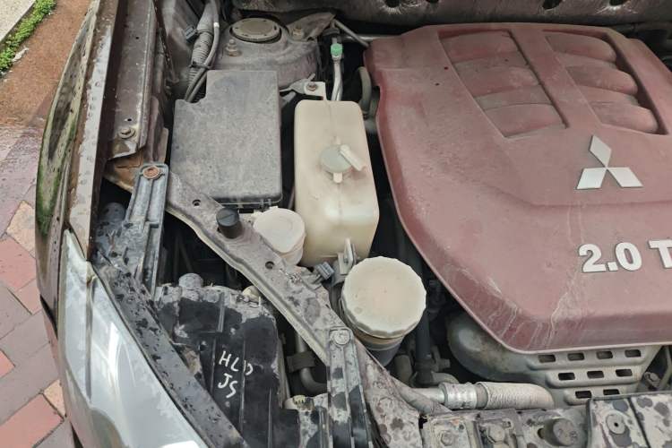 Used Land X5 2013 2.0T Manual Chuanling Edition Engine Bay Right