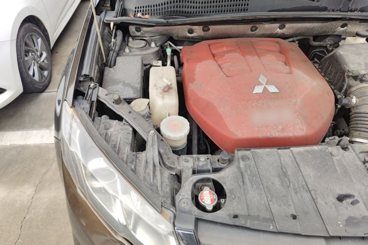 Used Land X5 2013 2.0T Manual Chuanling Edition Engine Bay Right