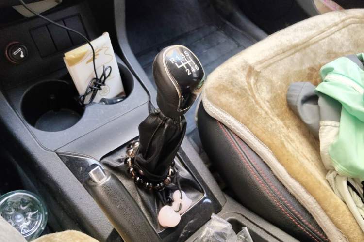 Used Land X5 2013 2.0T Manual Chuanling Edition Gear Lever