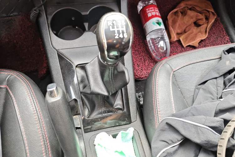 Used Land X5 2013 2.0T Manual Chuanling Edition Gear Lever