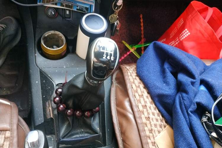 Used Land X5 2013 2.0T Manual Chuanling Edition Gear Lever