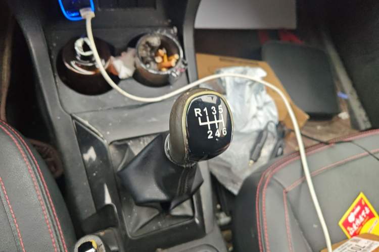 Used Land X5 2013 2.0T Manual Chuanling Edition Gear Lever