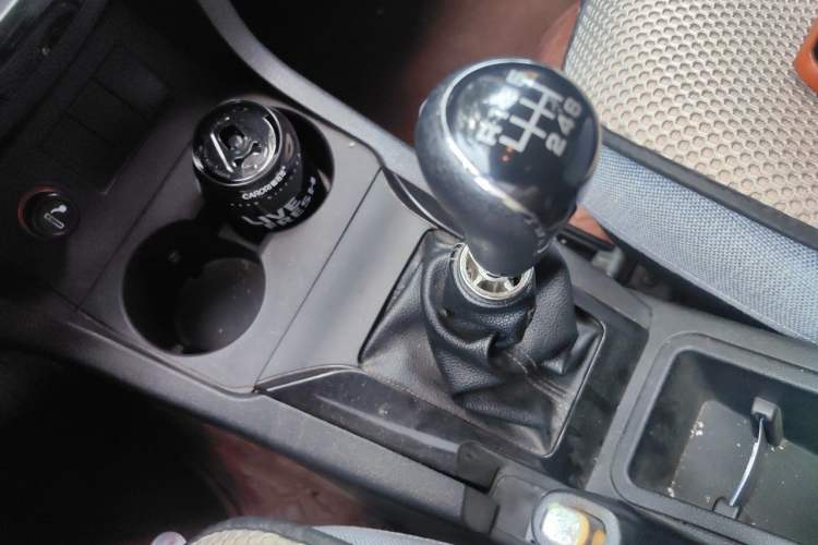 Used Land X5 2013 2.0T Manual Chuanling Edition Gear Lever