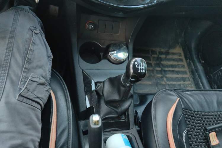 Used Land X5 2013 2.0T Manual Chuanling Edition Gear Lever
