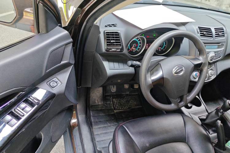 Used Land X5 2013 2.0T Manual Enjoyment Edition Interior 3