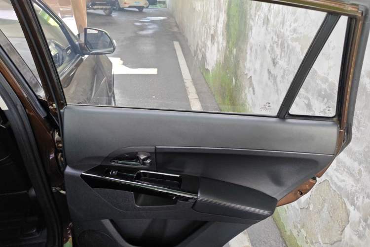 Used Land X5 2013 2.0T Manual Enjoyment Edition Interior 6