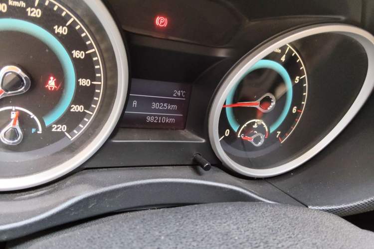 Used Land X5 2013 2.0T Manual Chuanling Edition Odometer Close Up