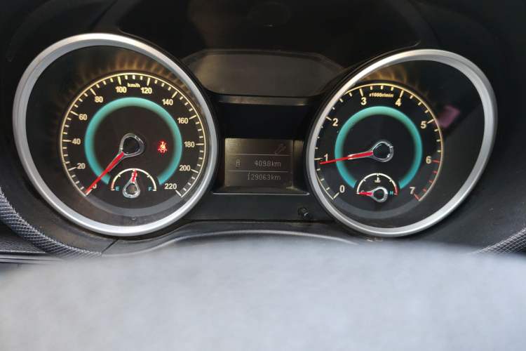 Used Land X5 2013 2.0T Manual Chuanling Edition Odometer Close Up