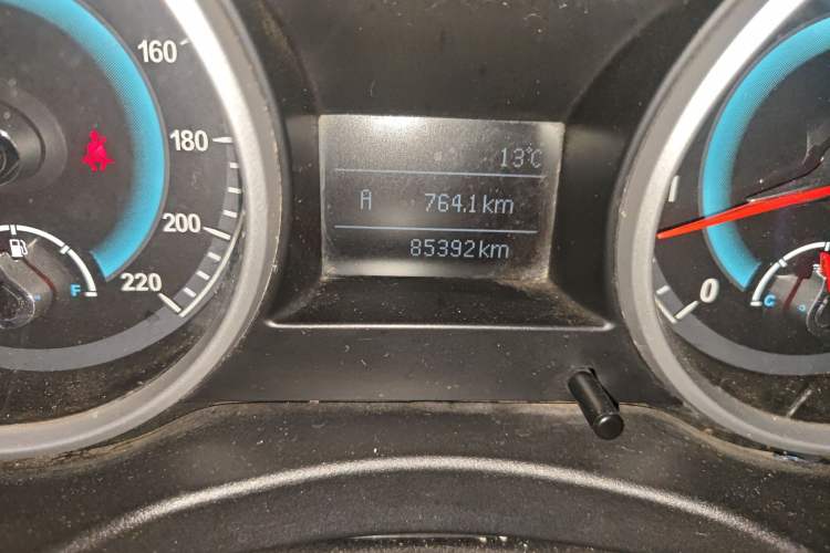Used Land X5 2013 2.0T Manual Chuanling Edition Odometer Close Up