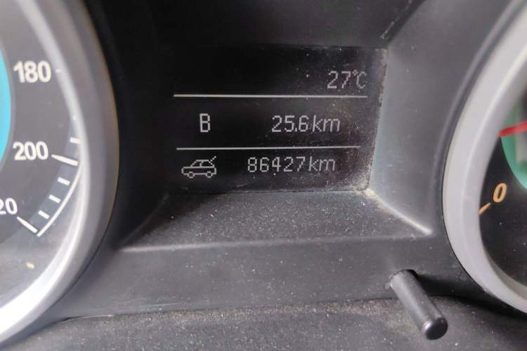 Used Land X5 2013 2.0T Manual Chuanling Edition Odometer Close Up