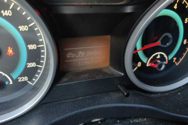 Used Land X5 2013 2.0T Manual Chuanling Edition Odometer Close Up